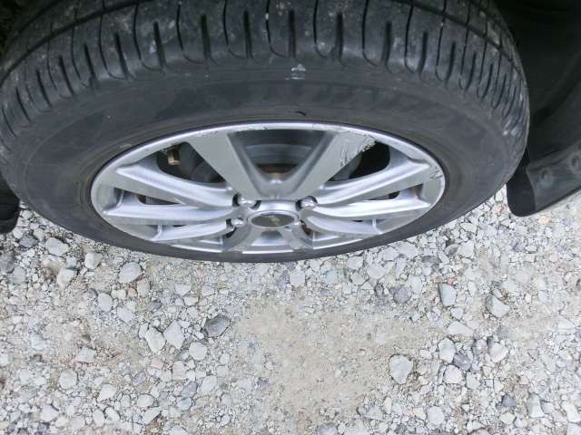 支払総額には、自賠責保険、税金、リサイクル預託金相当額等の費用が含まれます。店頭納車の場合の価格です。お客様の要望に基づくオプション等の費用は別途申し受けます。