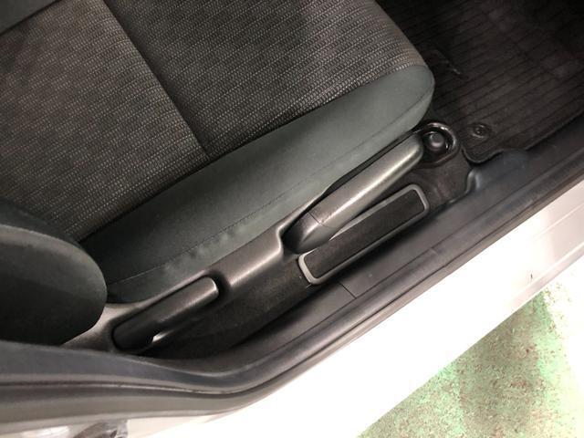 痛みの出やすい運転席シートの角、フロアマット、座面、ともに良好です