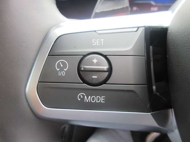 アクティブクルーズコントロール装備です。設定速度をキープしつつ、車間距離を優先し安全走行を可能と致します。長距離ドライブにマストな装備です。