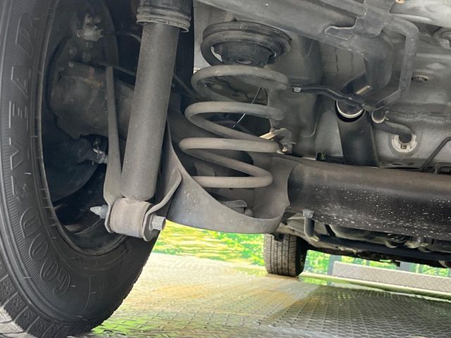 お車を安心してお乗りいただく為には、足回りの定期点検が欠かせません。サービスサポート（有償保証）では無料点検もご提供しており、安心のカーライフをお過ごしいただけるサポート体制が整っています。
