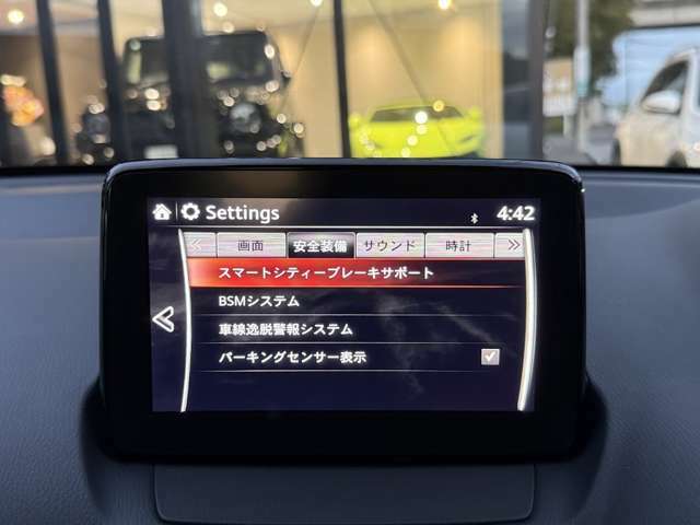 衝突軽減ブレーキ・車線逸脱防止・リアパーキングセンサー・ブラインドスポットモニター・オートハイビーム・オートワイパー付きで安心です。