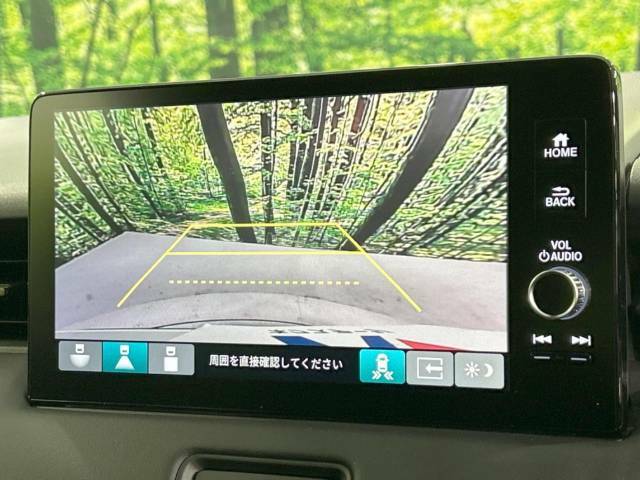 【バックカメラ】駐車時に後方がリアルタイム映像で確認できます。大型商業施設や立体駐車場での駐車時や、夜間のバック時に大活躍！運転スキルに関わらず、今や必須となった装備のひとつです！