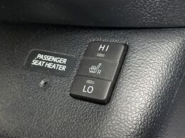 【シートヒーター】寒い日に重宝するシートヒーター！エアコンより早く温まってくれるので寒がりの人も安心ですね♪エアコンの温風は乾燥するから苦手、という方にもをおすすめです。