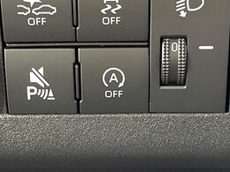 【アイドリングストップ】赤信号や渋滞で停車した際にエンジンを停止し、無駄な燃料の消費を抑えます。燃費向上や環境保護につなげる機能♪エンジンはブレーキを離せば再始動します。