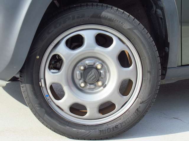 精悍なカラーのホイールを装着しております☆