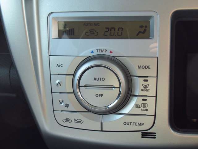 室温を自動で調整してくれるフルオートエアコンを装備☆