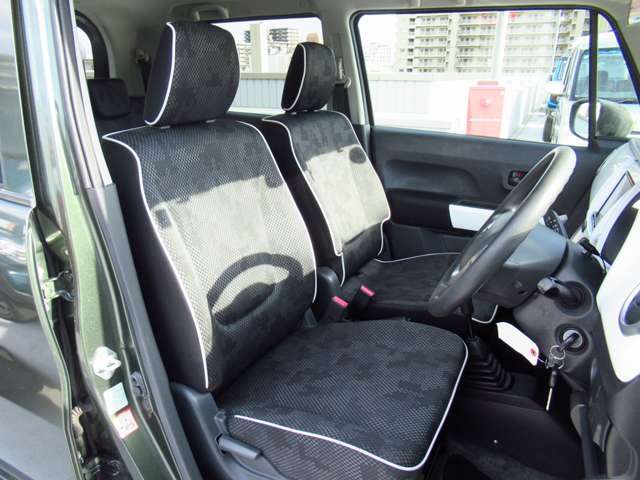 広々としたシートに身を包まれ快適なカーライフを☆