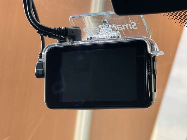 別途有償にて、納車時より6ヶ月間走行距離無制限の保証を付帯できます。修理の入庫先は全国の正規ディーラーにて対応可能です。