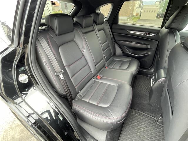 車内を綺麗に保つのには必須のアイテムです。当店ではフカフカな新品マットも絶賛取り扱い中！ぜひご相談くださいませ。