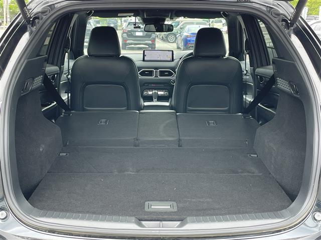 乗せる人数、荷物によってシートをアレンジすれば、ダンボールなどの大きい荷物や、釣り具などの長尺物も載せられそうですね！