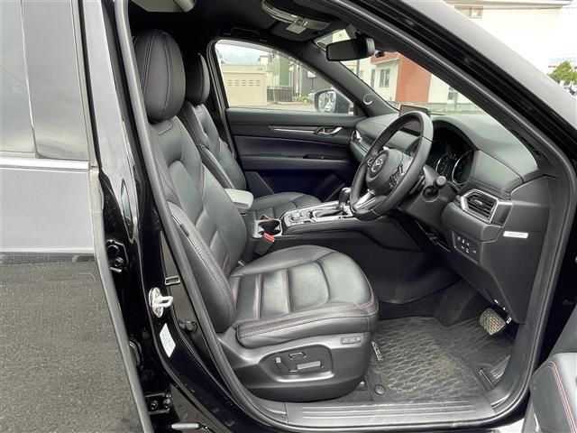 座り心地が良いシートなので長時間の運転でも快適にお過ごしいただけます。新品のフロアマットのご注文も可能です。掲載箇所以外にご希望の写真がございましたらお気軽にお問い合わせ下さい。