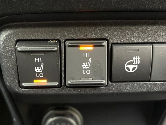 【シートヒーター】寒い日に重宝するシートヒーター！エアコンより早く温まってくれるので寒がりの人も安心ですね♪エアコンの温風は乾燥するから苦手、という方にもをおすすめです。
