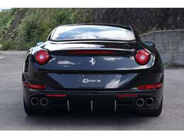 APPLE　CARPLAY/LEATHER　UPHOLST.SEAT　BACKREST/ROSSO　SCUEDRIA　BRAKE　CALLIPERS/REAR　CD　READER/FRONT　GRILLE　WITH　CHROMED　EDGES/CAVALLINO　STITCHED　ON　HEADREST