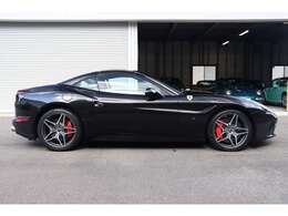 ネロ・デイトナ×ロッソ・フェラーリ走行24,100km・ワンオーナー・オプション20点装着日常も走りも楽しめる一台。