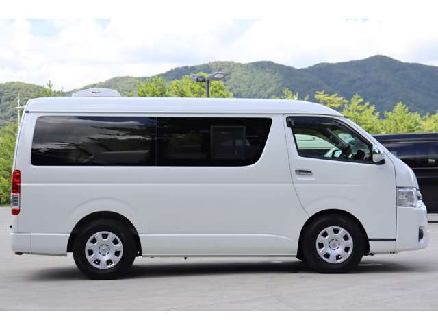 仕様・装備にこだわり、日本全国より厳選した車両を展示しています。全国に出張買取りも出ておりますので、お車のことならなんでもご相談下さい。