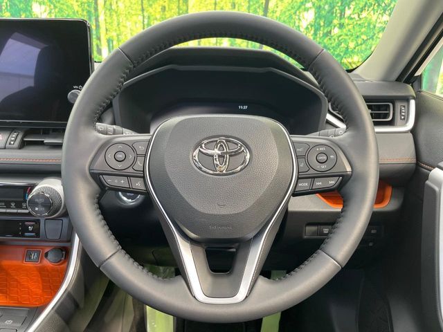 【純正革巻きステアリング】上質な革を使用することで、手にしっかり馴染みとても運転しやすいハンドルです♪