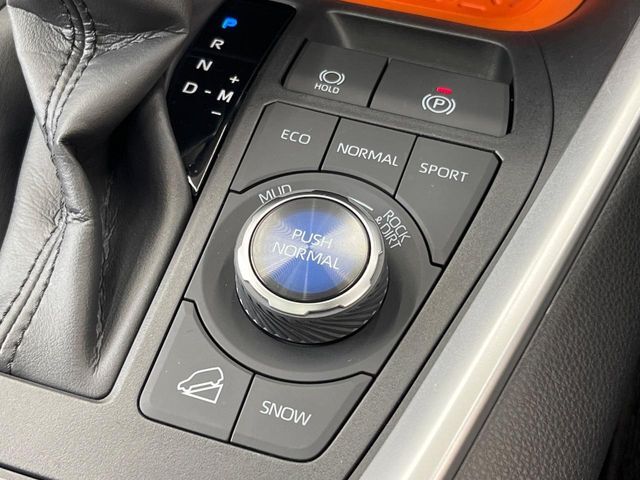 4WDのお車ですので、雪道でも安心です♪降雪地地域にお住まいの方以外にも、ウィンタースポーツが趣味の方や降雪地域へ帰省される機会がある方にもおすすめ！