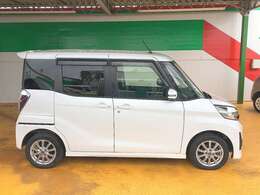 両側パワースライドドア付きで乗り降りもラクチンですね！後付けは不可能な装備ですし、かなり希少ですので探している方はお早めにっ！小さなお子様がいるご家庭にオススメです！