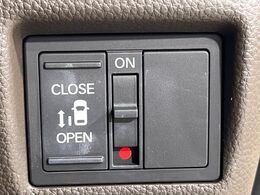 【パワースライドドア】スマートキーや運転席のスイッチでスライドドアの開閉が可能♪電動だから力を入れてドアを開ける必要が無く、小さいお子様でも、重い荷物を持っている時もラクに開け閉めできます♪