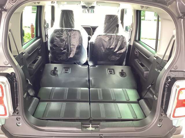 リヤシートを倒せば広い荷室に早変わり☆