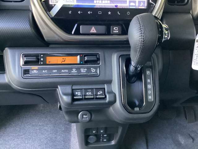 【フルオートエアコン】AUTOを選べば設定した温度に合わせて風向きや風量を自動調整してくれる便利なフルオートエアコン♪