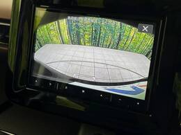 【バックカメラ】駐車時に後方がリアルタイム映像で確認できます。大型商業施設や立体駐車場での駐車時や、夜間のバック時に大活躍！運転スキルに関わらず、今や必須となった装備のひとつです！