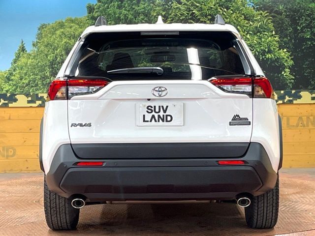 安心の最長10年・走行無制限保証（有償）をご用意。保証内容も充実はもちろん、無料点検＆オイル交換や、年中無休の全国・24時間ロードサービスも付帯されておりますのでご安心下さい。