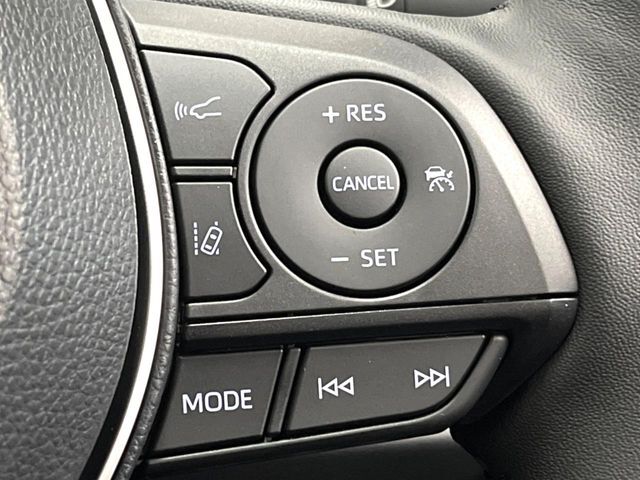 【レーダークルーズコントロール】高速道路での長距離走行が楽に！！自動で速度を保つクルーズコントロールが、衝突軽減システムと連携し、前方の車両を感知して車間を保つように速度調節してくれます！！