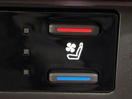 【シートベンチレーション】夏場は涼しい風でお尻や背中の熱やムレを防ぎ、冬はエアコンよりも早く温まってポカポカに！季節を問わず快適に過ごせます。