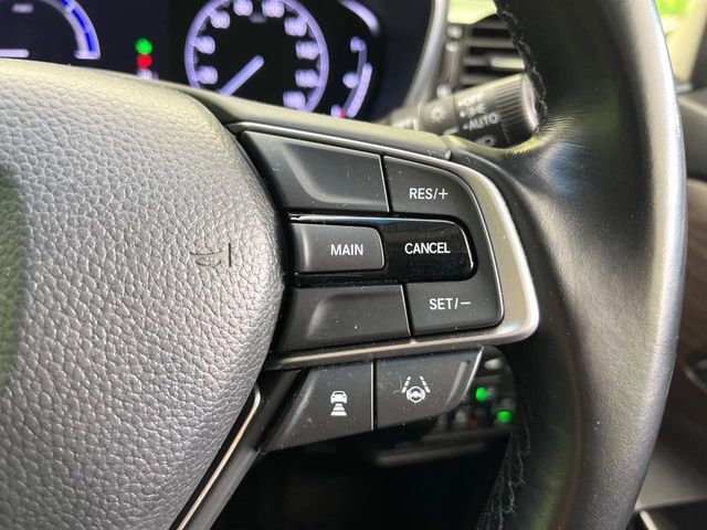 【アダプティブクルーズコントロール】高速道路での長距離走行が楽に！！自動で速度を保つクルーズコントロールが、衝突軽減システムと連携し、前方の車両を感知して車間を保つように速度調節してくれます！！