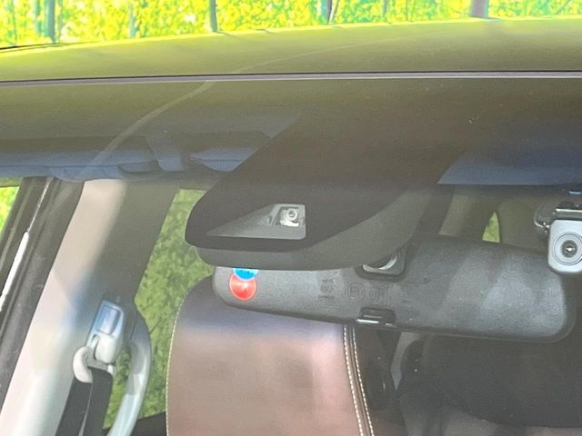 【ホンダセンシング】走行中に前方の車両等を認識し、衝突しそうな時は警報とブレーキで衝突回避と被害軽減をアシスト。より安全にドライブをお楽しみいただけます。