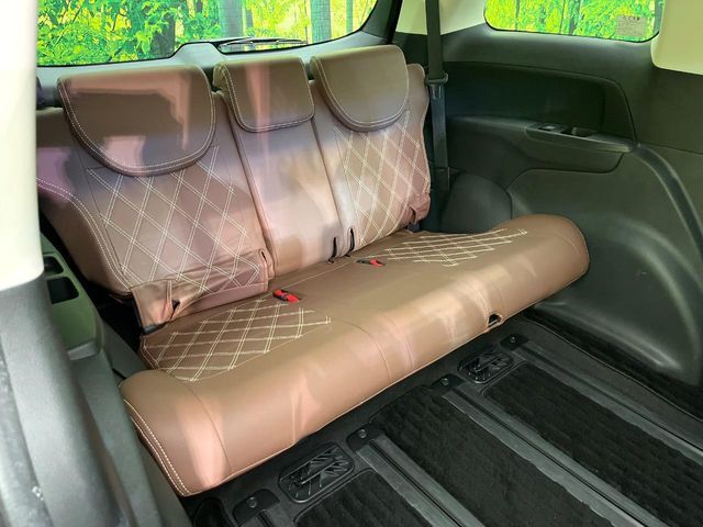 3列目シートはもちろん状態良好☆大人でもゆったりと座って頂けますので、大人数でのお出かけもラクラクです♪ご家族で、気の知れた仲間で、ドライブに行くのが楽しみですね♪