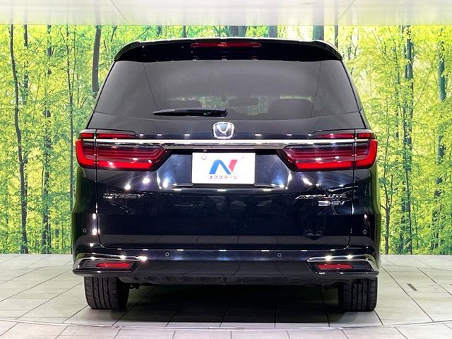 安心の最長10年・走行無制限保証（有償）をご用意。保証内容も充実はもちろん、無料点検＆オイル交換や、年中無休の全国・24時間ロードサービスも付帯されておりますのでご安心下さい。