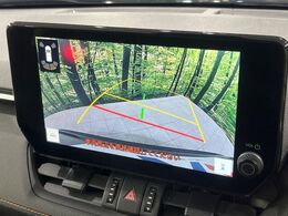 【バックカメラ】駐車時に後方がリアルタイム映像で確認できます。大型商業施設や立体駐車場での駐車時や、夜間のバック時に大活躍！運転スキルに関わらず、今や必須となった装備のひとつです！
