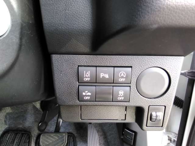 車の四隅に【コーナーセンサー】が付いていますので、障害物が近づくとセンサーが教えてくれます