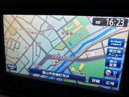 ナビが装備されてますので初めて訪れる場所でも迷わずに目的地に到着できますね♪長距離ドライブでCDも聞くことが出来るので、ドライブも一層楽しくなりますよ♪