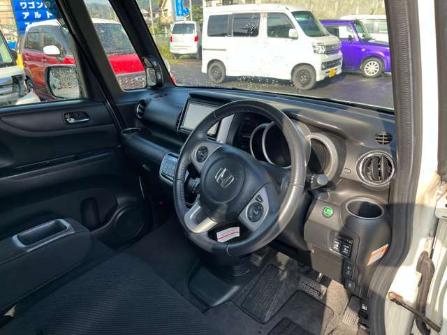 綺麗なインパネ廻りです。細部まで汚れ等を落としますので、仕上がりはきっと満足していただけます。