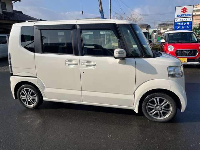 遠方の方にも対応いたします。毎月遠方よりお問い合わせ、商談、成約あります。納車時には外装磨き、内装クリーニングで綺麗に、清潔にお渡しします。