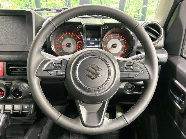 【純正革巻きステアリング】上質な革を使用することで、手にしっかり馴染みとても運転しやすいハンドルです♪