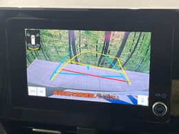 【バックカメラ】駐車時に後方がリアルタイム映像で確認できます。大型商業施設や立体駐車場での駐車時や、夜間のバック時に大活躍！運転スキルに関わらず、今や必須となった装備のひとつです！