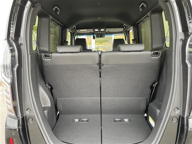 【トランク】積み込みやすくて、たっぷり積める荷室です。シートアレンジできるものは、乗車人数と荷物の量や大きさによってシートを動かすことができるので、より快適なドライブが可能です！