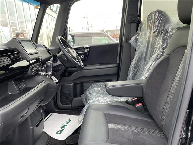 【助手席】きれいな助手席なので家族や友だちに乗ってもらっても安心です！新品のフロアマットのご注文も可能です。掲載箇所以外にご希望の写真がございましたらお気軽にお問い合わせ下さい。