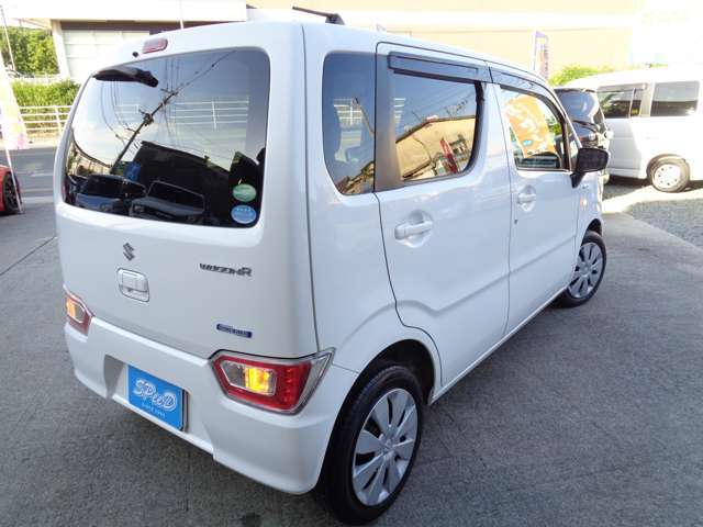 この車両は、事故歴（フレーム損傷）はありませんが、左側面の擦れが大きくありましたので助手席ドア鈑金、後席（助手席側）ドア交換、ドアステップ鈑金をしてあります。