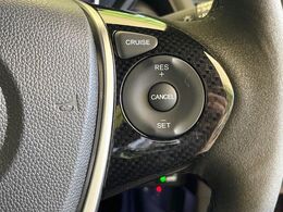 【クルーズコントロール】高速道路もラクラク走行。アクセルを離しても一定速度で走行ができ、長距離運転時の負担を軽減！加速・減速も簡単なスイッチ操作で調整できます。