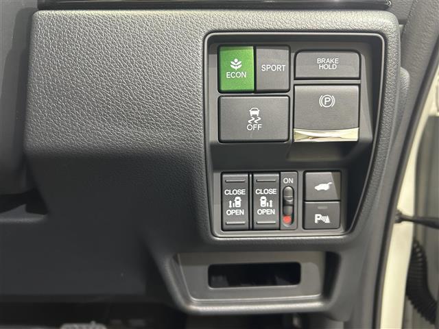 【運転席操作部】快適なドライブを楽しむための機能が装備されています！運転席から触れるので、使いやすいです！除菌プランいれていただくと、さらに清潔で安心していただけます！