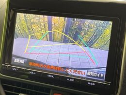 【バックカメラ】駐車時に後方がリアルタイム映像で確認できます。大型商業施設や立体駐車場での駐車時や、夜間のバック時に大活躍！運転スキルに関わらず、今や必須となった装備のひとつです！