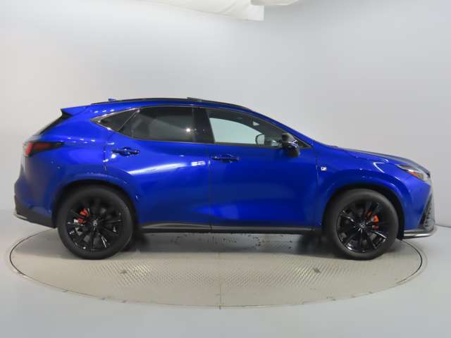 CPOの品質基準=内外装の手入れを施し納車前に12品目の部品交換と90項目以上の点検整備を独自の基準に基づき実施。納車時には品質チェックの結果をご確認いただける「レクサスCPO納車前確認シート」をお渡しします。