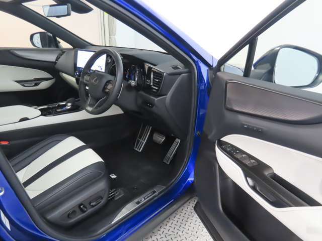 【シート】本革シートでも、ベンチレーション付は冬は暖かく夏は涼しく！