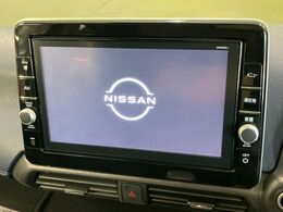 【純正ナビ】人気の純正ナビを装備しております。ナビの使いやすさはもちろん、オーディオ機能も充実！キャンプや旅行はもちろん、通勤や買い物など普段のドライブも楽しくなるはず♪