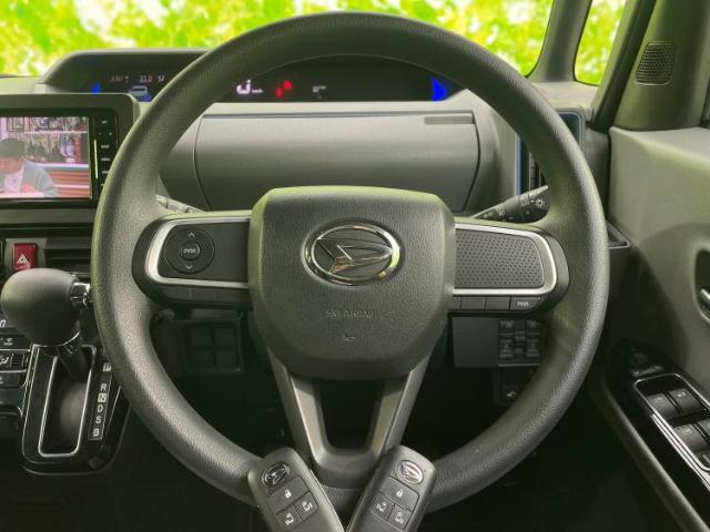 WECARSの展示場では実際に見て、触ってお車をお選びいただけます！知識の豊富な営業スタッフが様々なカーライフをご提案いたします！